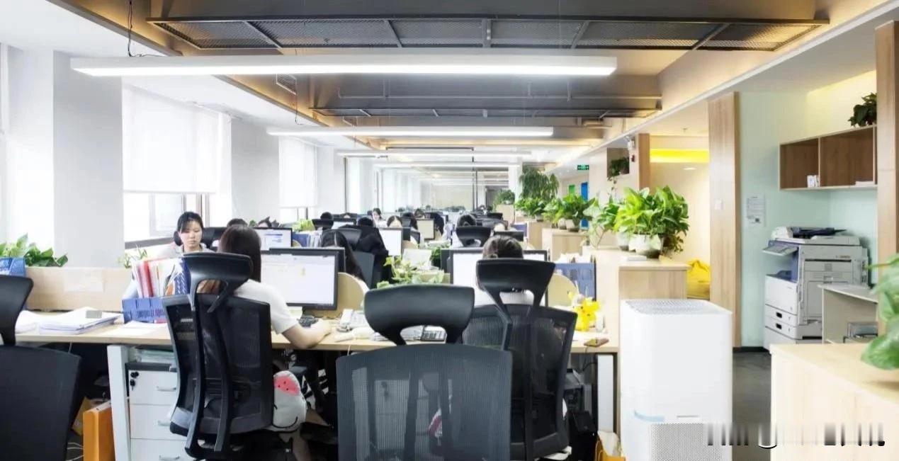 无语，白天刚和面试通过的候选人沟通完了offer意向，晚上就问我：工资多报了5k