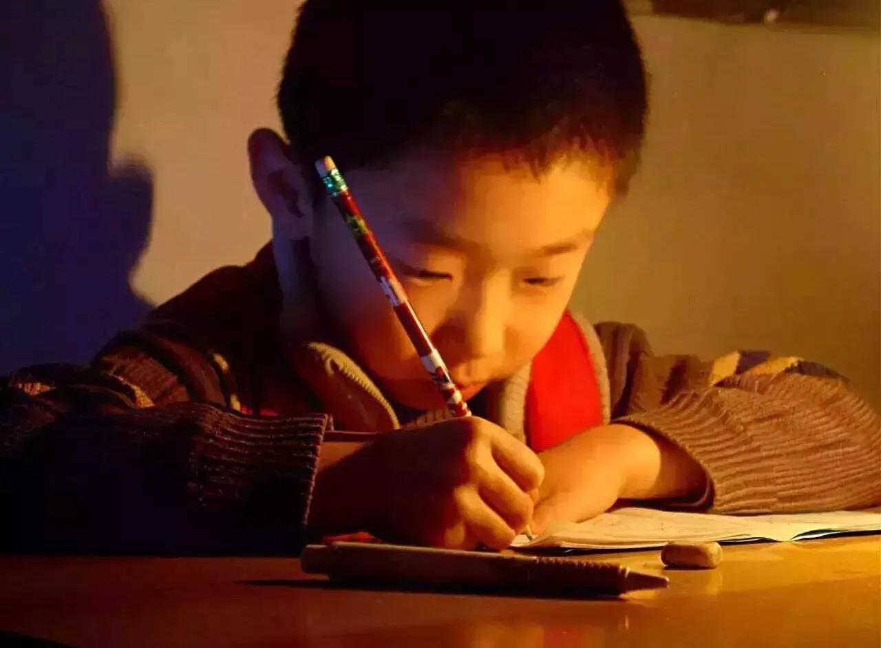 我是如何用7步，把一个写作业拖拉磨蹭到晚上十一二点的一年级的小男孩，变得不用家长