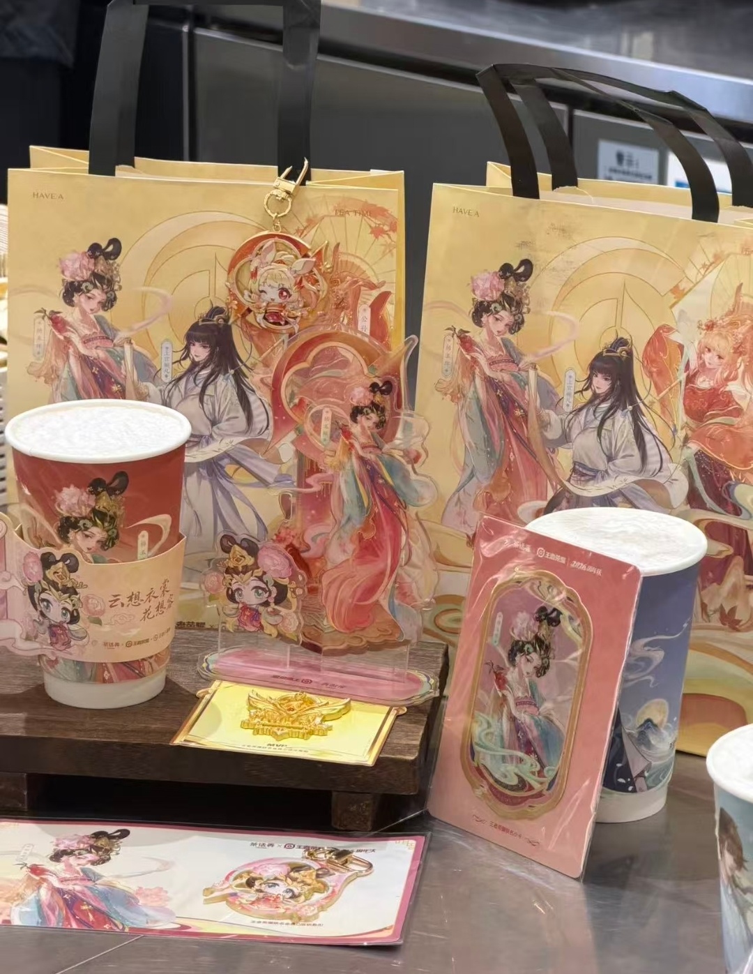 疑似茶话弄和王者荣耀周年庆的新联名[傻眼][傻眼][傻眼]公孙离+上官婉儿+杨玉