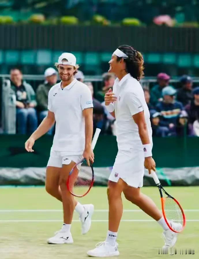 张之臻结束温网旅程!止步男单第二轮的张之臻，在今晚的男双第二轮比赛中和老搭档马哈