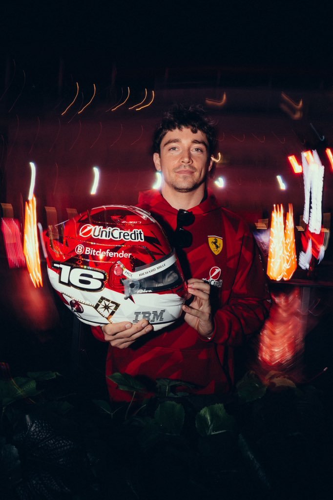 法拉利车队车手勒克莱尔在本周F1拉斯维加斯🇺🇸大奖赛带来特别版赛车头盔👀