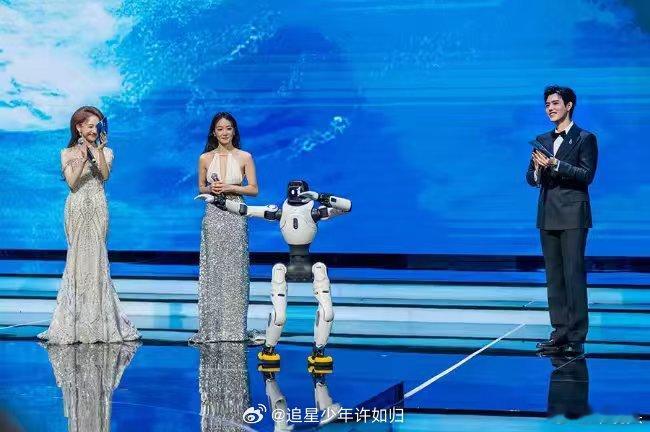 金鸡奖名场面预定！宋茜携国产灵犀X2亮相，机器人能跳舞、会卖萌，还能实现顺畅互动