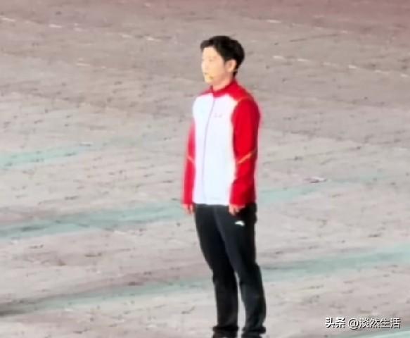 网友，这也胆忒肥了吧！[捂脸]

妹妹回家乡参加运动会开幕式，网友公开喊话：这么