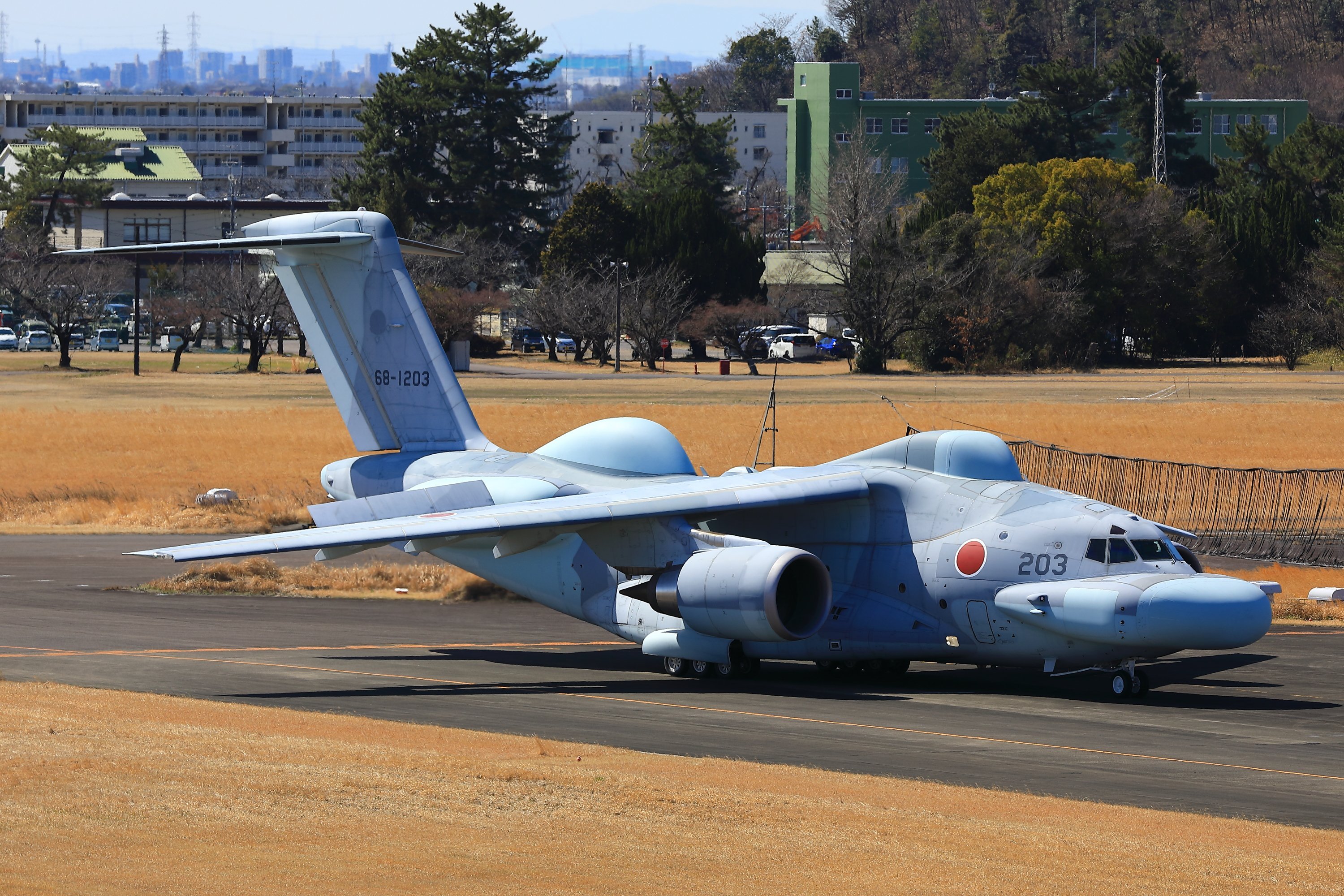 2026年3月16日：川崎重工改装飞机在岐阜机场进行地面滑行测试。C-2 (20