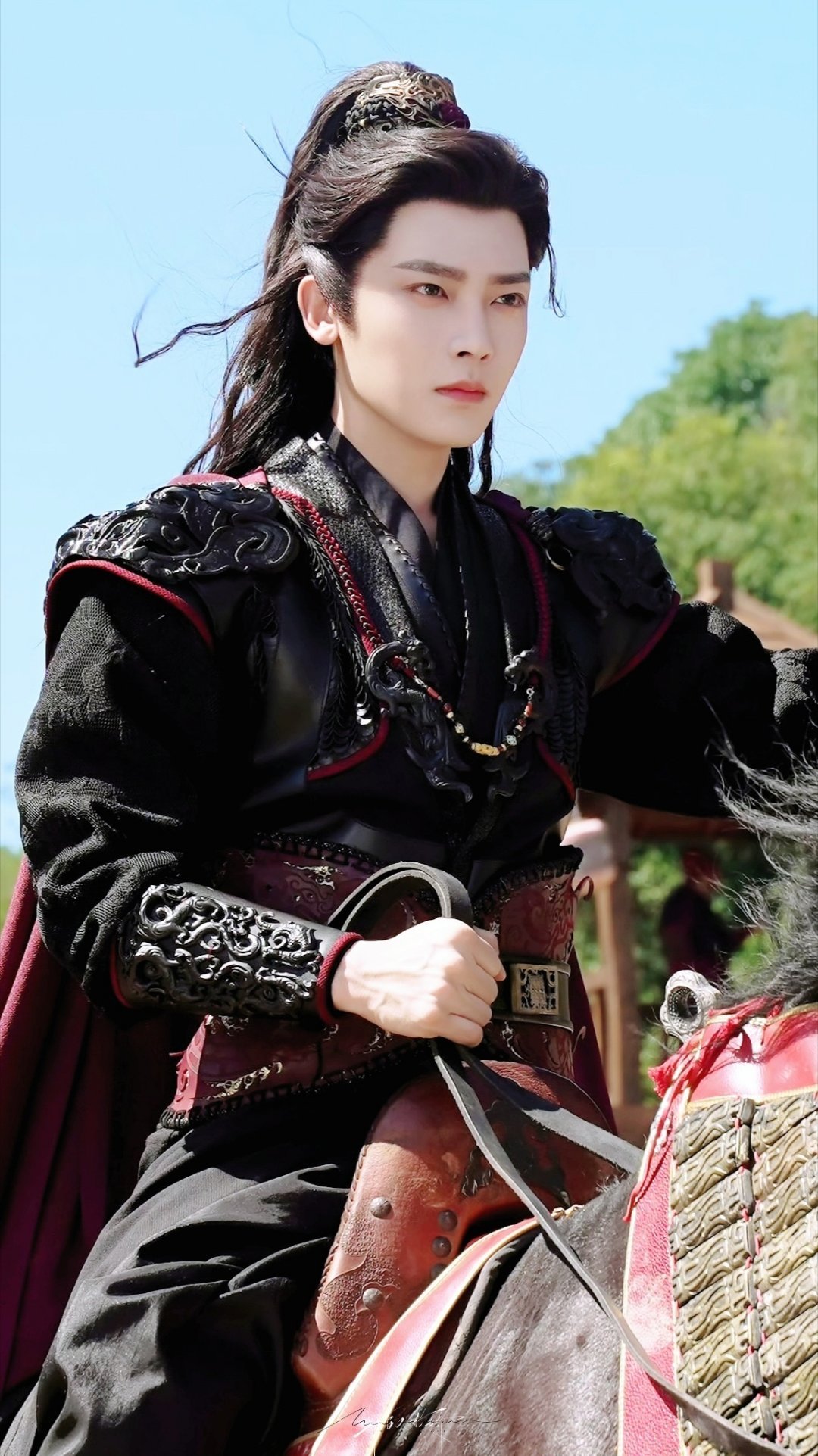 侯明昊直播拆解无台词演技萧无衣，角色魅力非常大，有和侯明昊用心演绎分不开，他有上