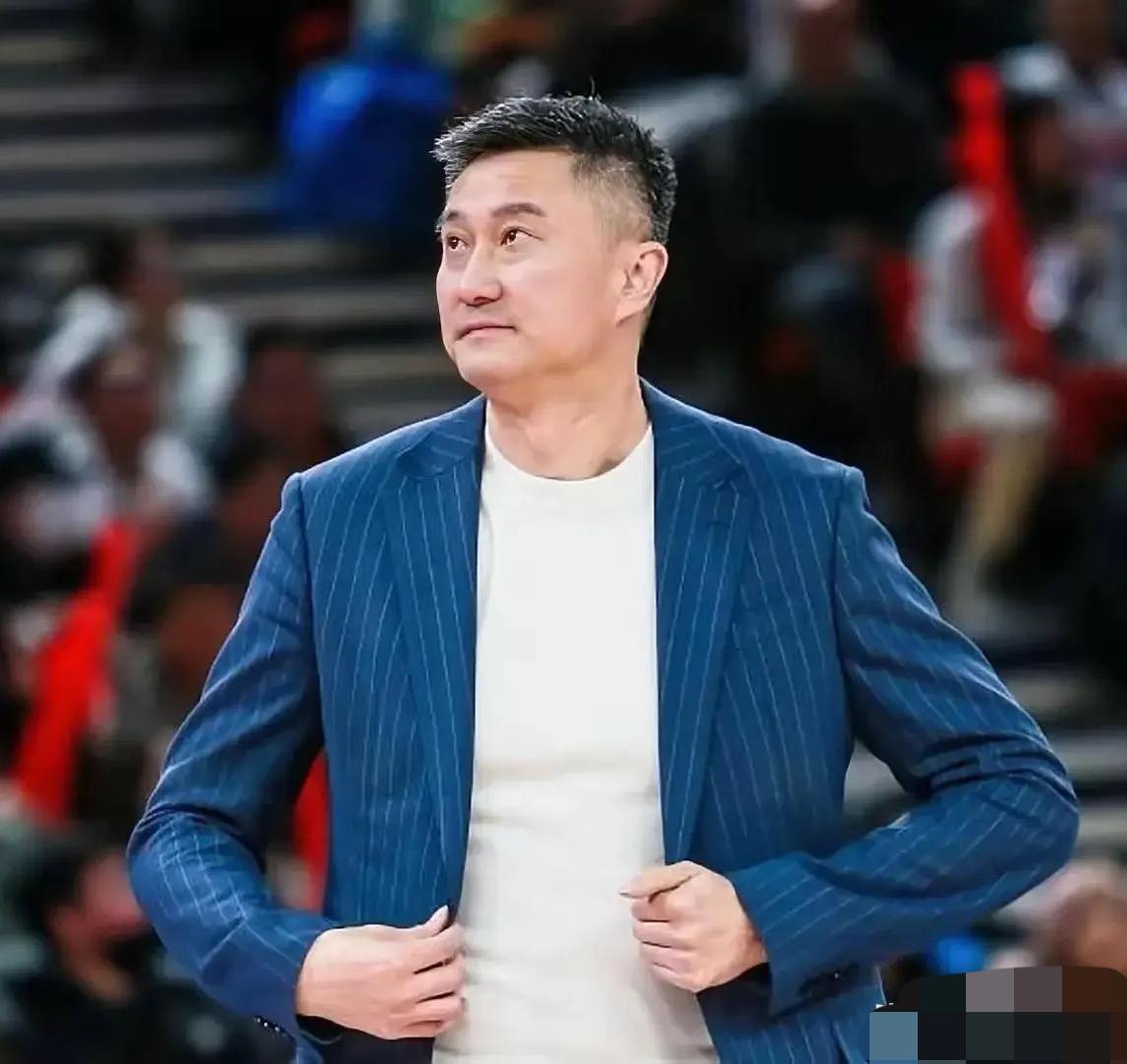 杜锋指导因身体突发不适前去医院就诊，今晚将无法带队比赛，目前病情尚不明确。

4