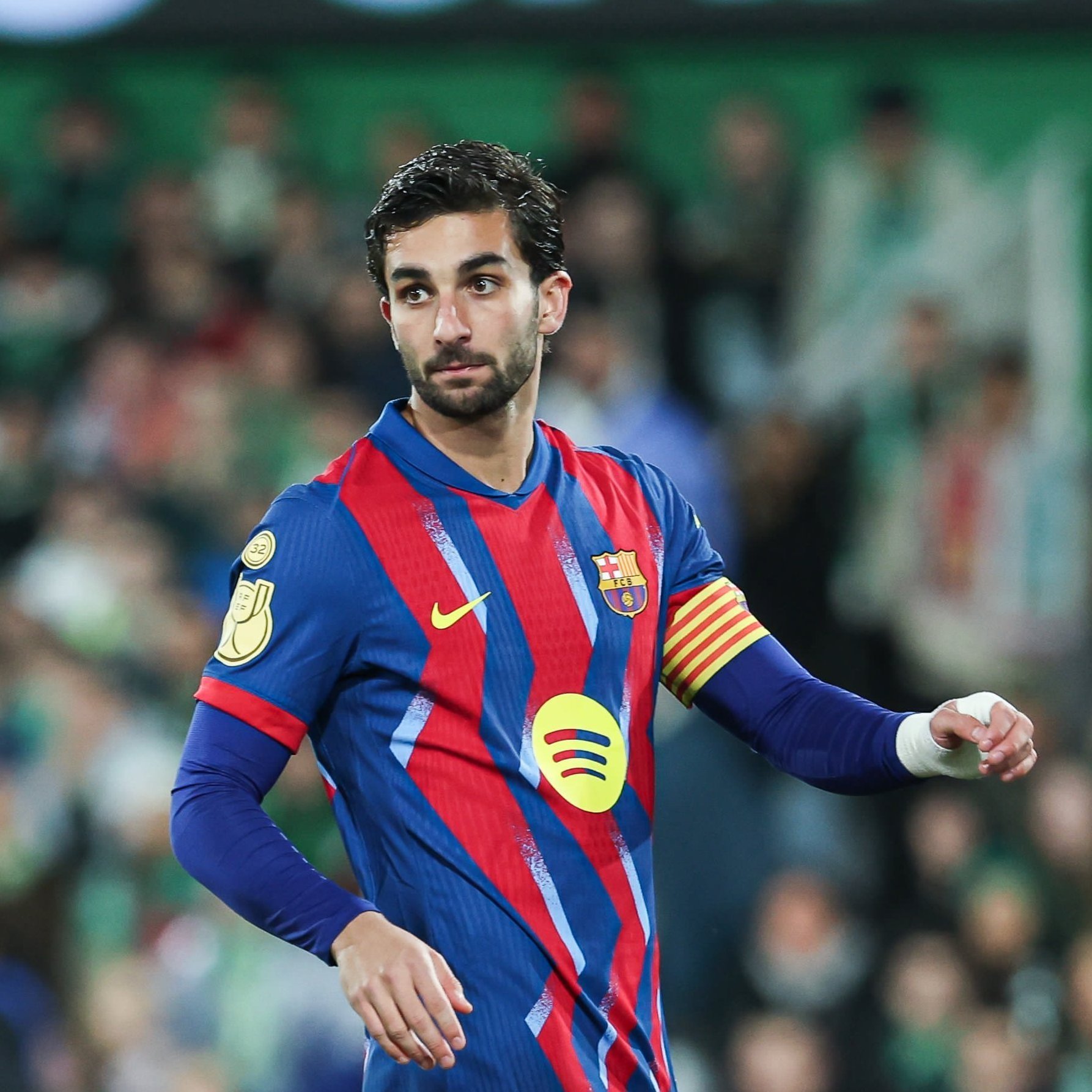 费兰：“能够成为世界上最好的俱乐部之一的队长，我感到非常荣幸。” 