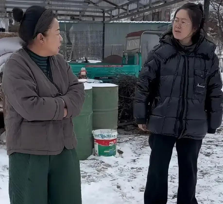 王百万拍短剧天天演欠债还钱，现实里真欠一万块被法院盯上，第三次拘留倒计时。
帽子