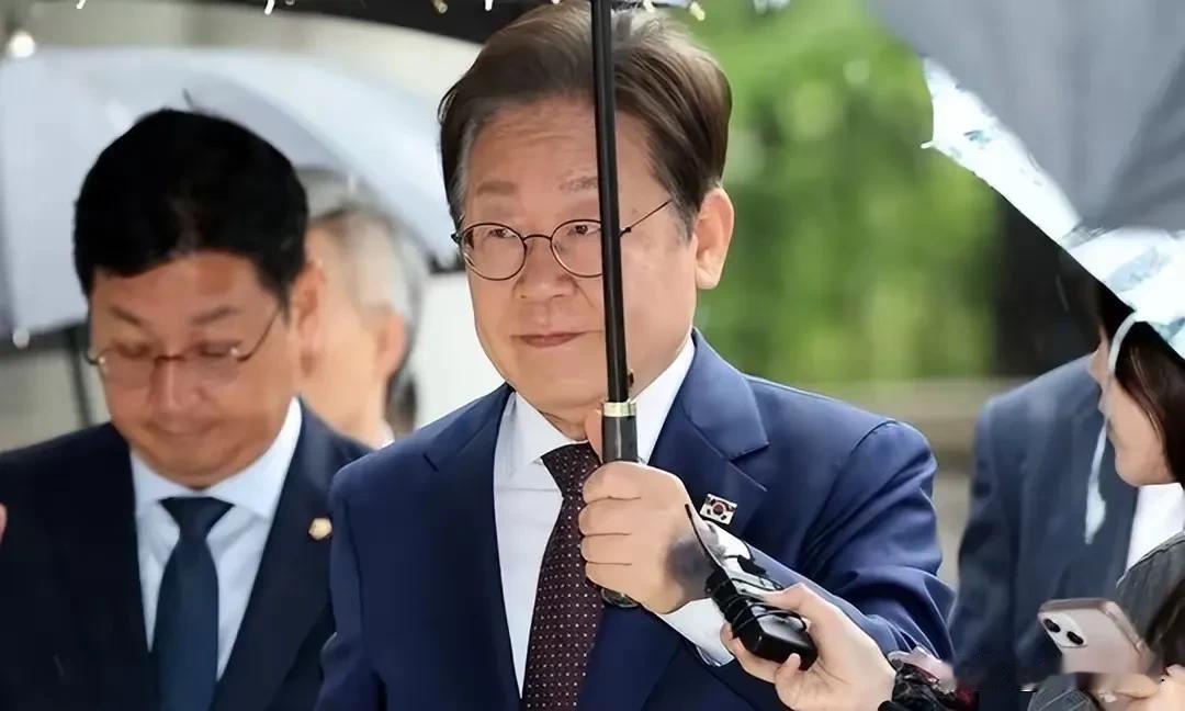 李在明在当选韩国总统后，确实将“清除亲美右派势力”作为其核心政治目标，具体表现为