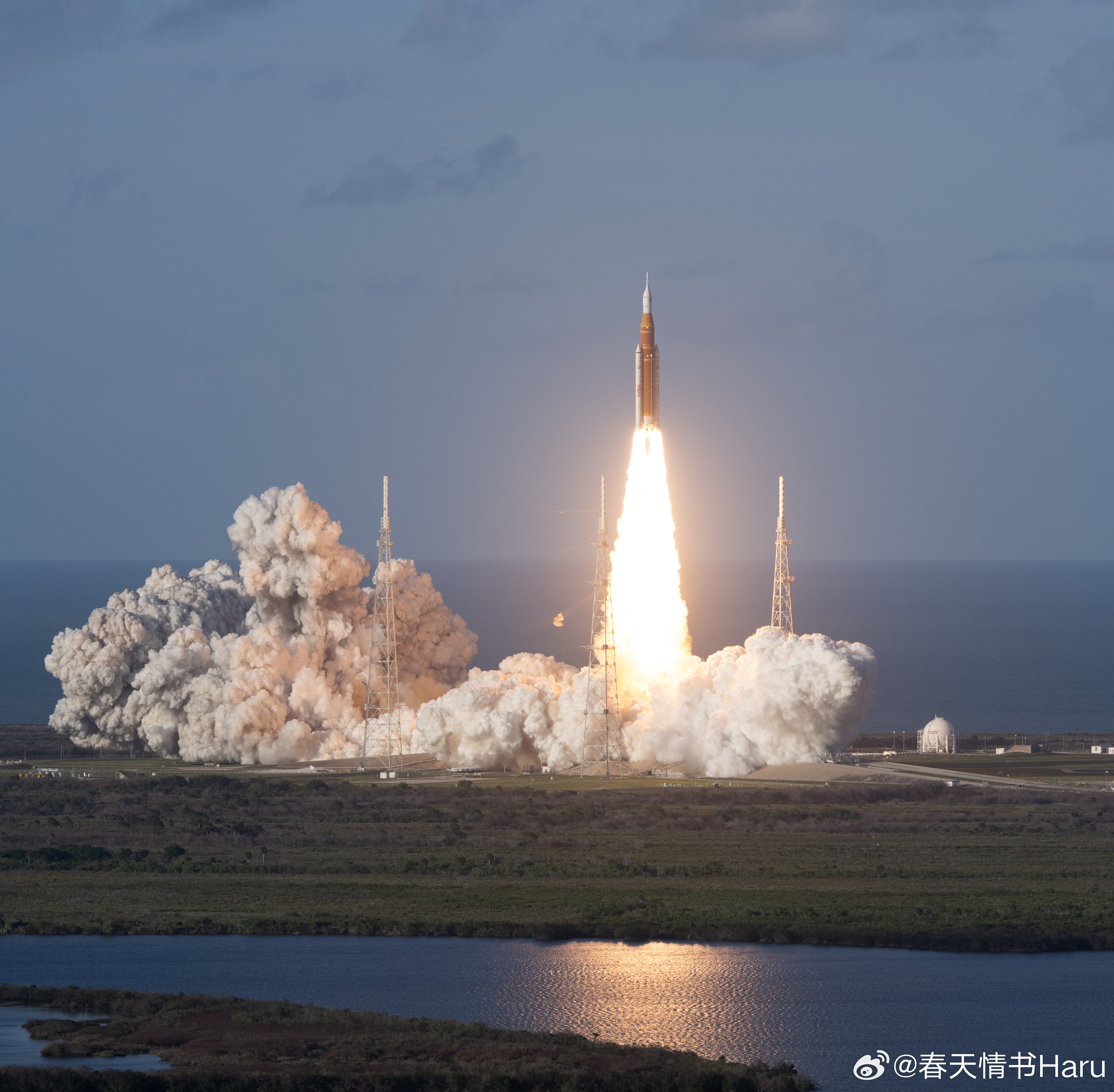 今早载有4名宇航员的阿尔忒弥斯2号发射成功，人类时隔53年终于开始准备重返月球了