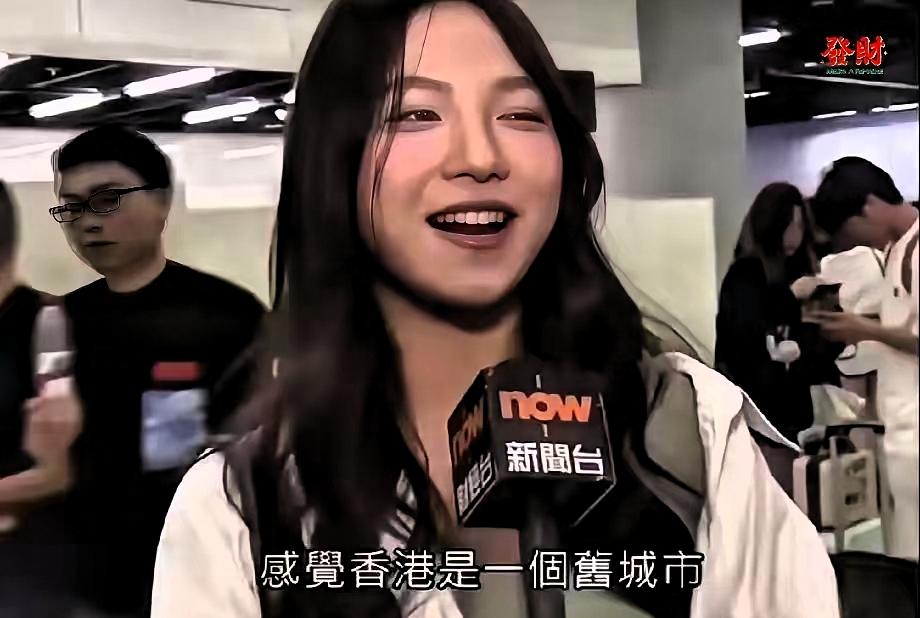 2026年4月，一段采访把香港网民干破防了。镜头前，一个重庆妹子被问及来港旅游的