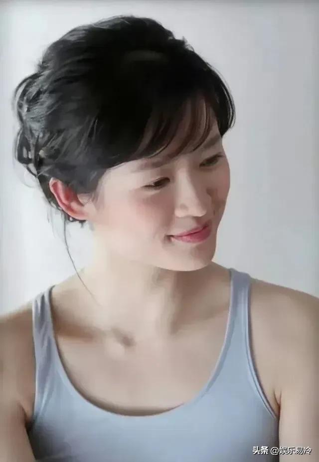 2003年，24岁的章子怡为可口可乐拍广告 
2014年，24岁的森林北发文宣传