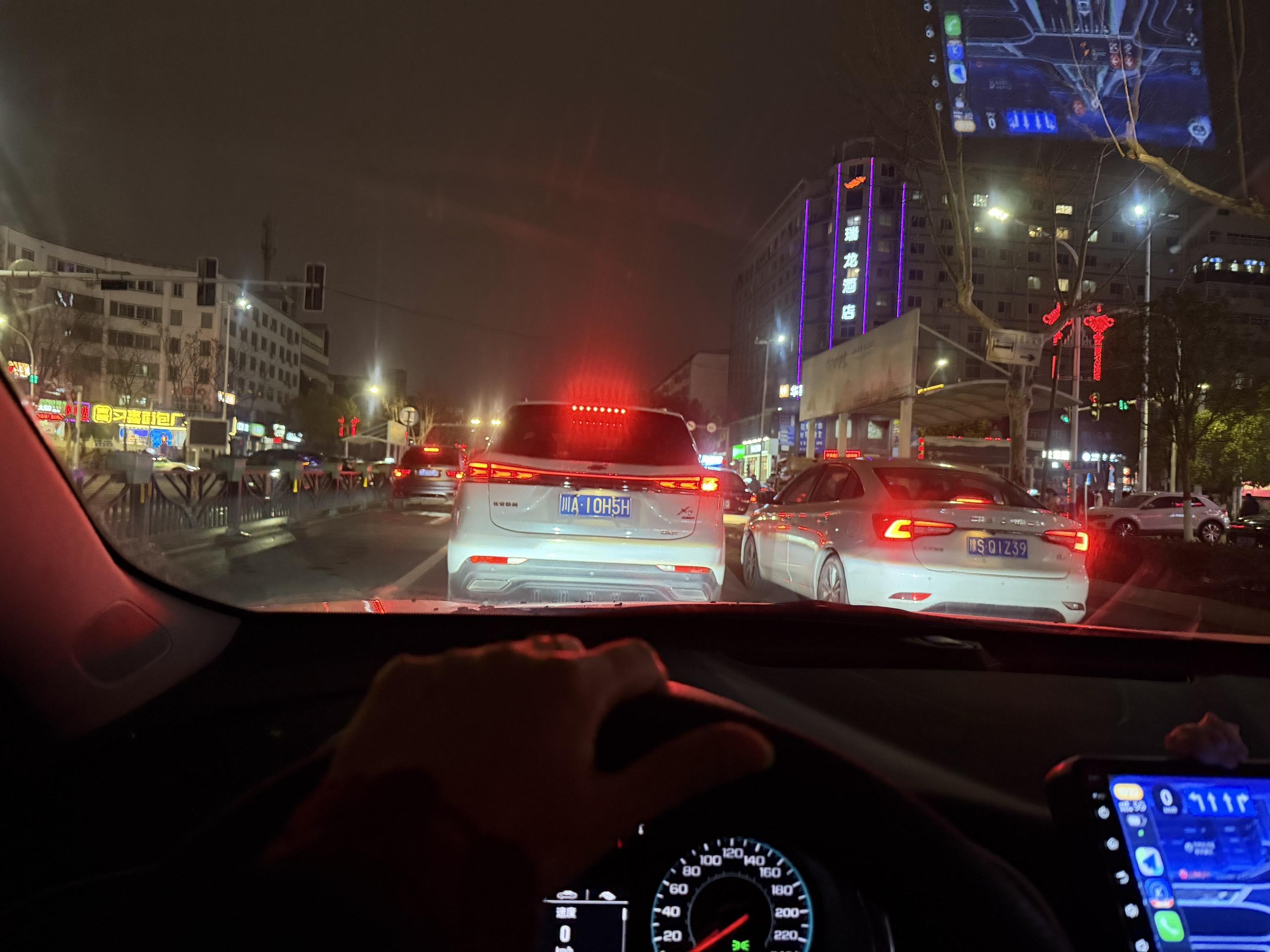 落井下石的都是自己人，见不得你好的都是身边人，荒地无人耕，良田有人争...