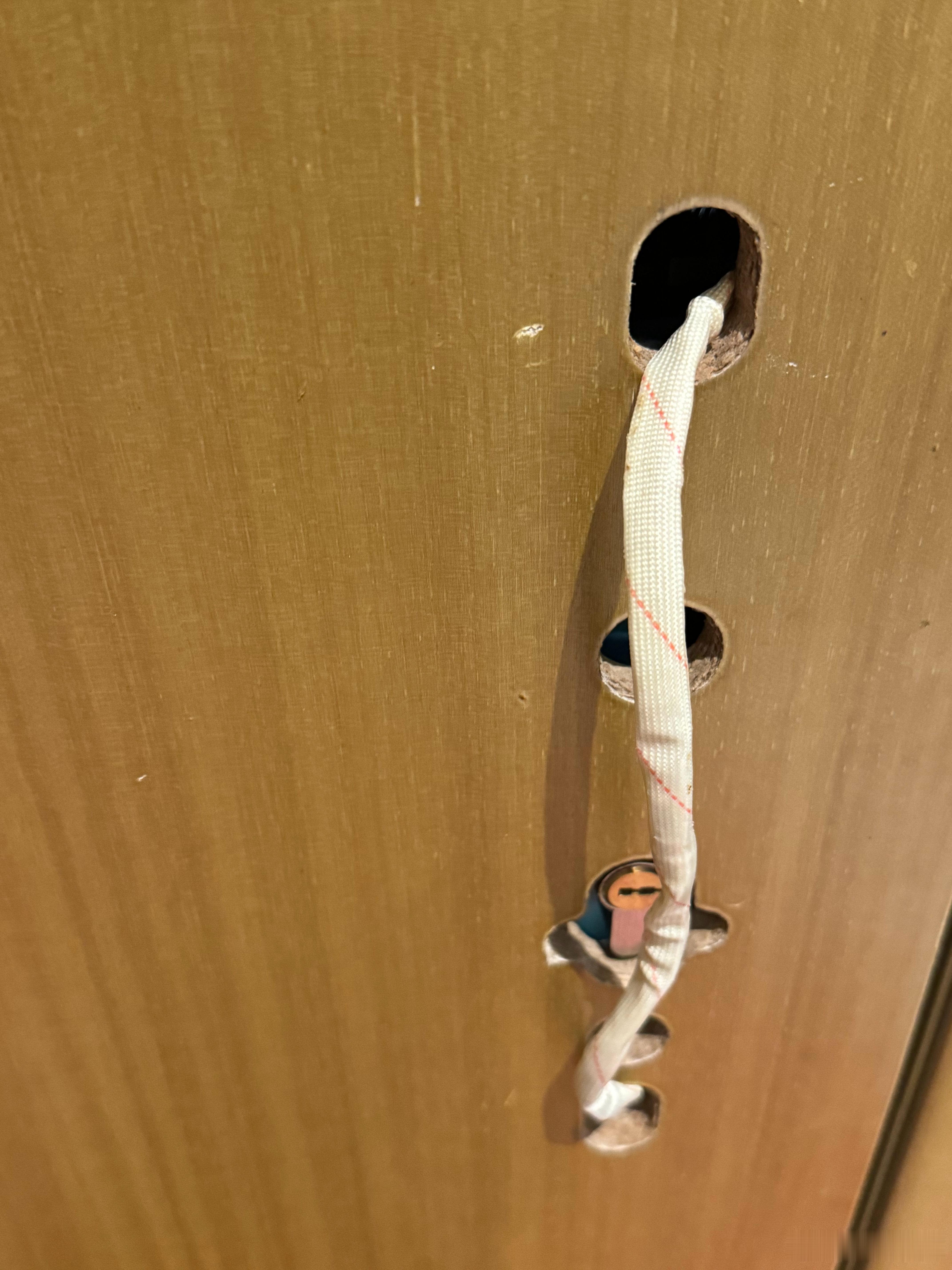 我真的被开锁搞疯了这里面全是套路 我现在越想越气！！！！家里的锁 电池没电了然后