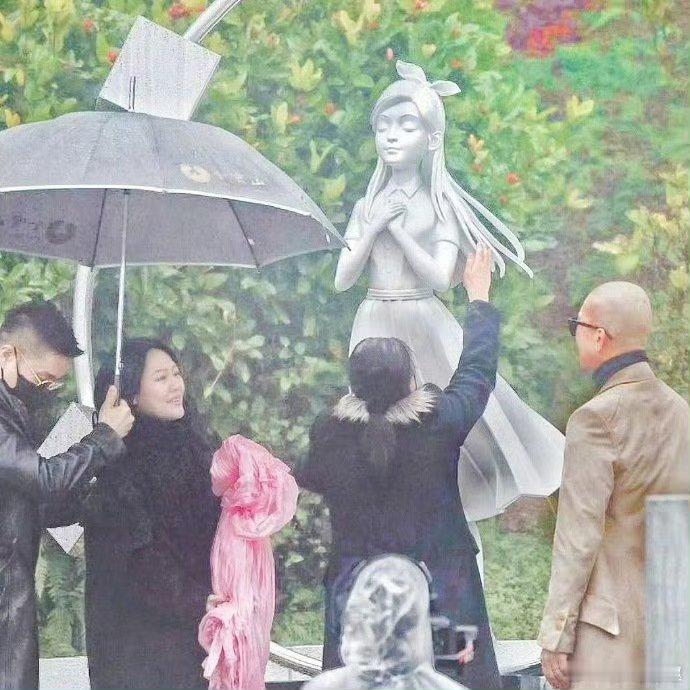 韩媒公开大S去世过程这雕像哪里像大S？ 