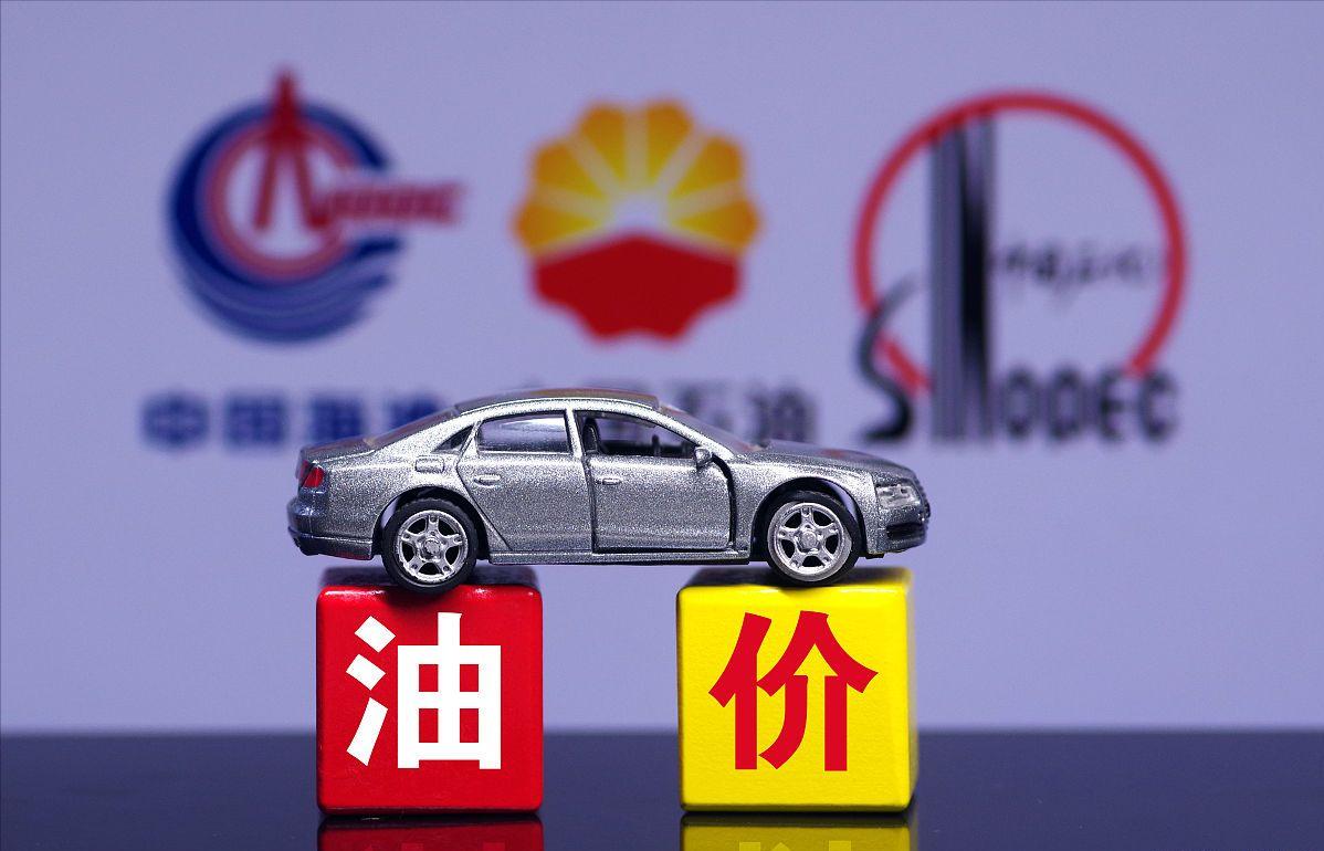 霍尔木兹海峡又出大动静，伊朗直接封锁海峡，美伊剑拔弩张，可最让人意外的不是双方的