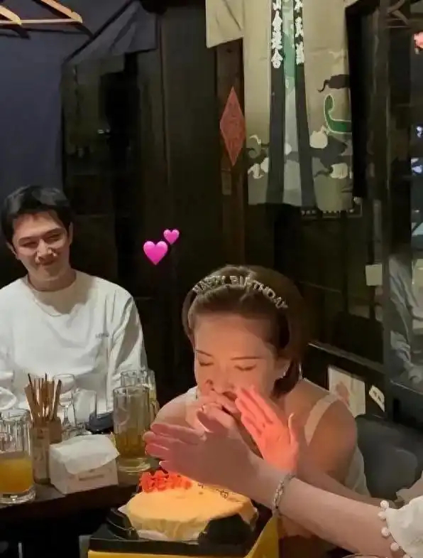 邱泽许玮甯官宣婚礼喜讯！领证 4 年后终于办仪式，婚纱照男帅女美甜度爆表 