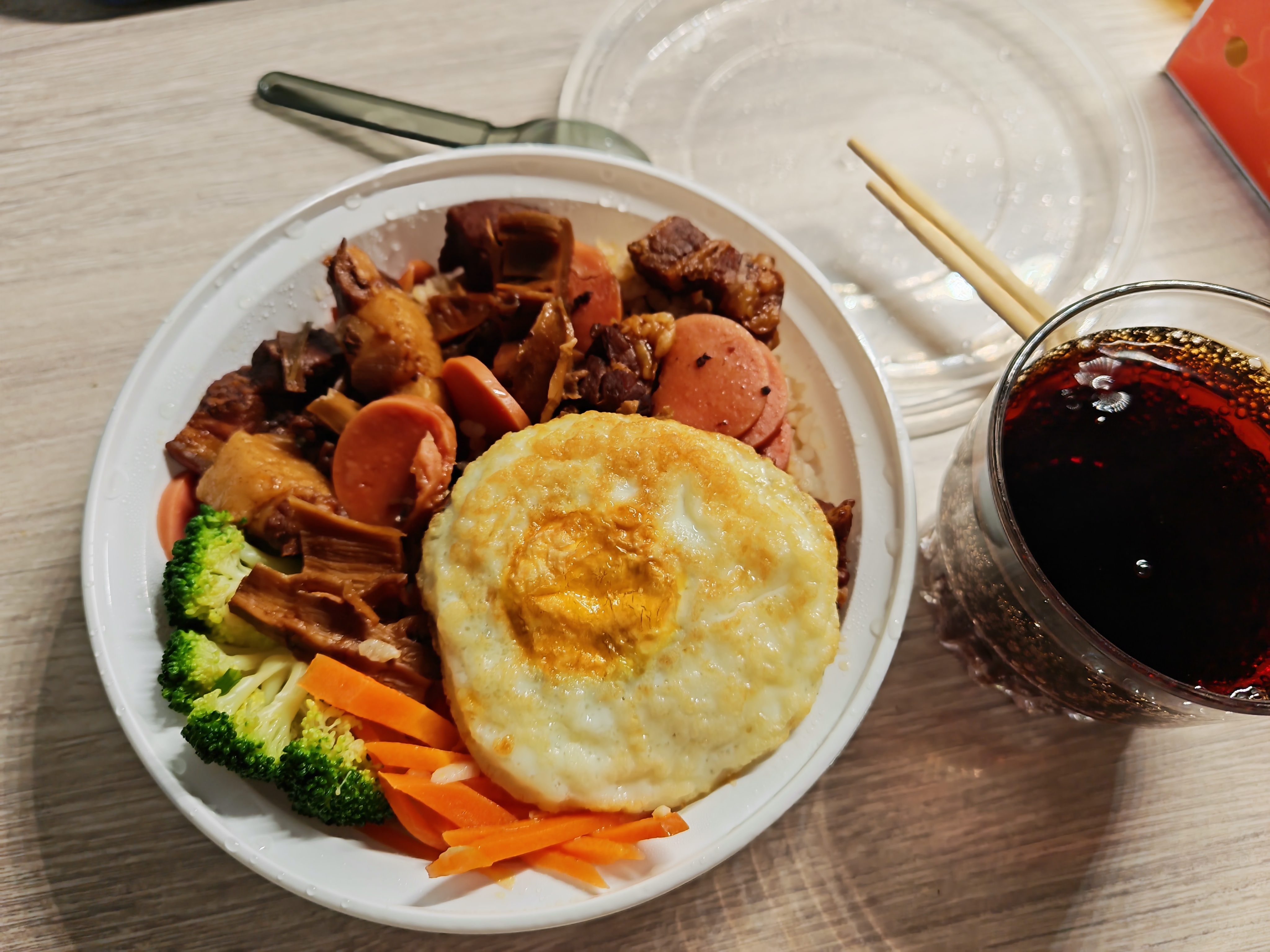 周末不想做饭，吃个18块钱的盒饭