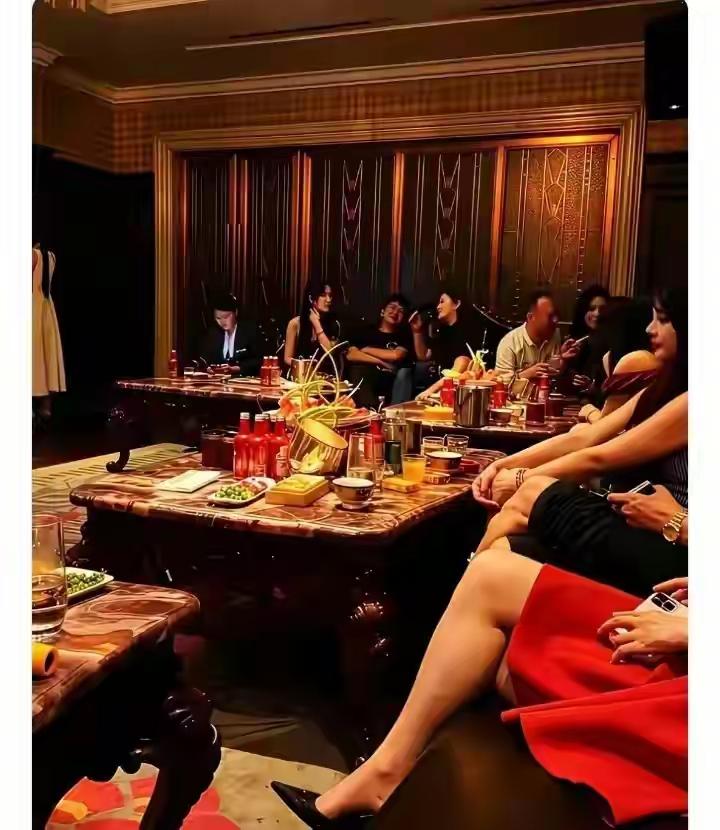 还没说明清楚，男方妻子可以去报案“性贿赂”罪，这样男方被捕，女方也会被追讨回扣提