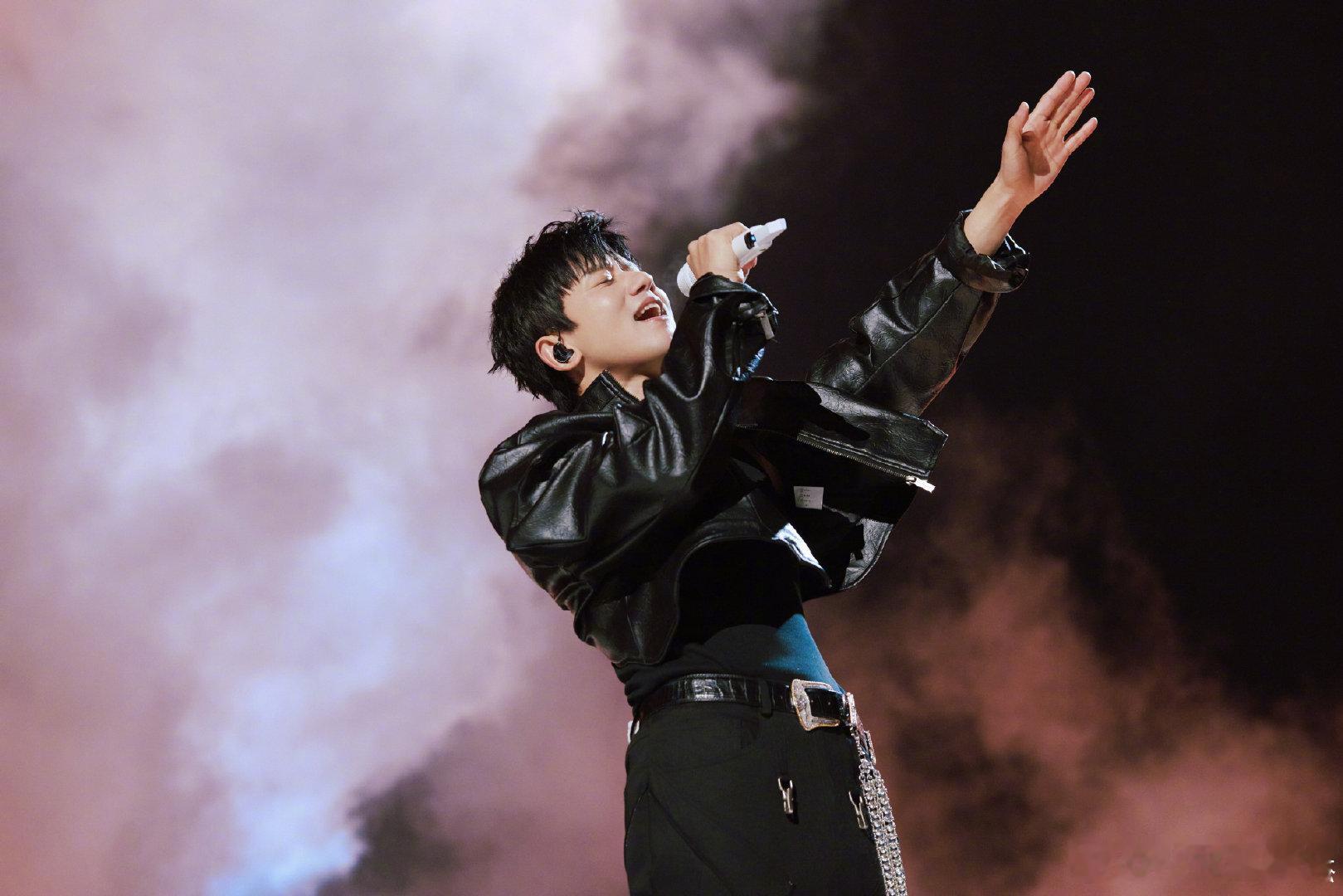 张杰献唱电影频道开播30周年主题曲官宣了官宣了！张杰献唱电影频道 30 周年，坐