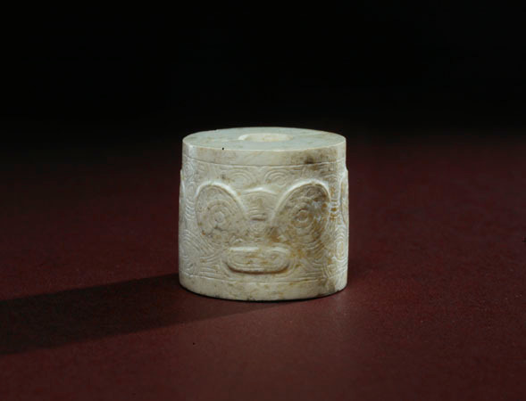 大英博物馆藏良渚文化的神面纹玉杖首（？） 