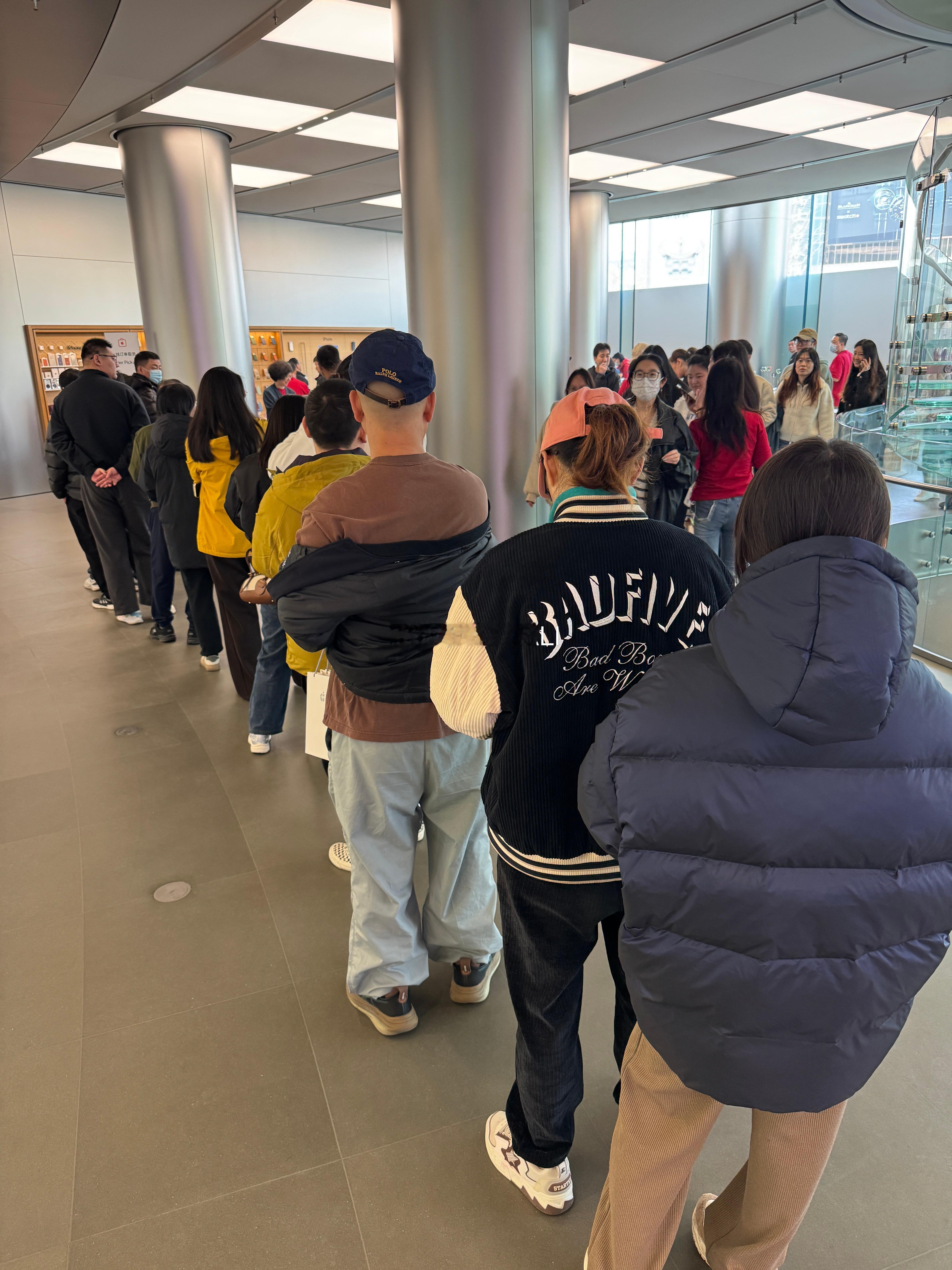 排队取手机，万万没想到🤣