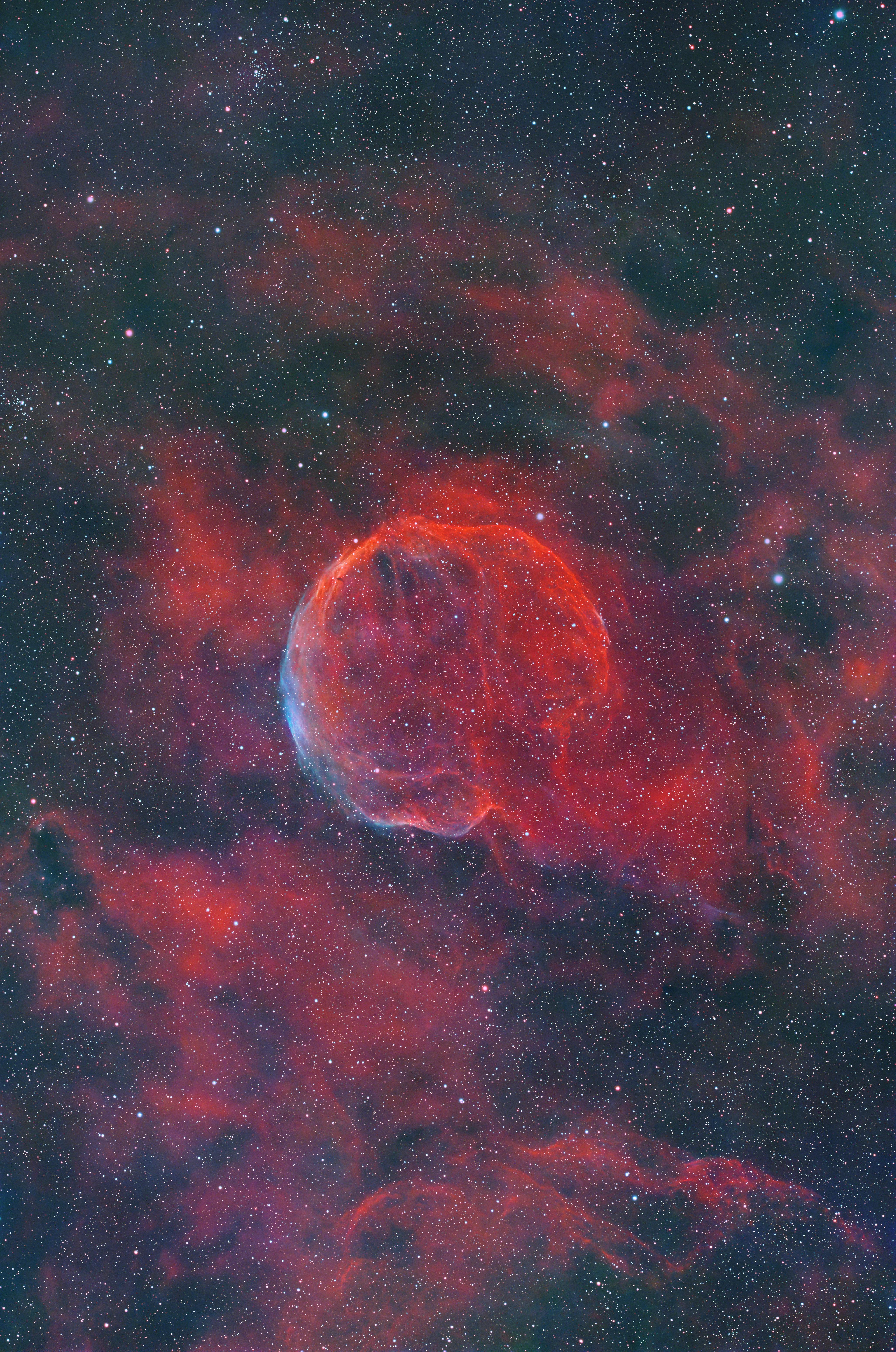 曝光18h拍到的LBN576 石榴星云。这是一个超新星遗迹，从地球视角...