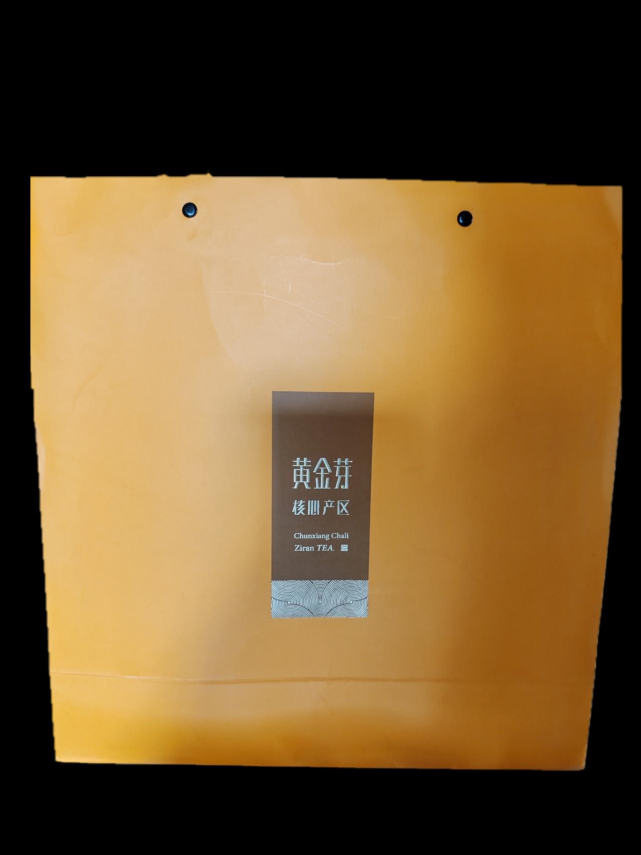 黄金芽确实好喝，是高端绿茶新贵。口感鲜爽甜润，氨基酸含量高，入口顺滑，豆香与花香