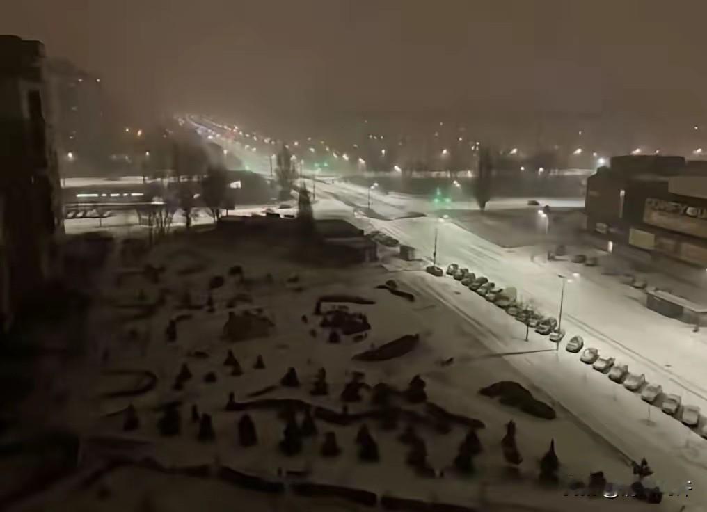 这一次乌克兰真的是挺不住了，他倒在了第4个冬天。

​最新消息，基辅城的市长克里