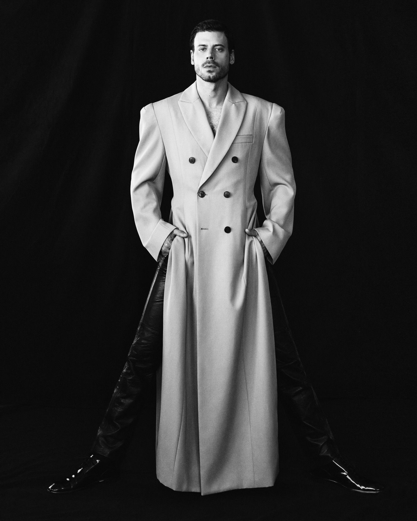 好帅！巅峰对决男星弗朗索瓦阿诺德登上《Man About Town》杂志封面及写