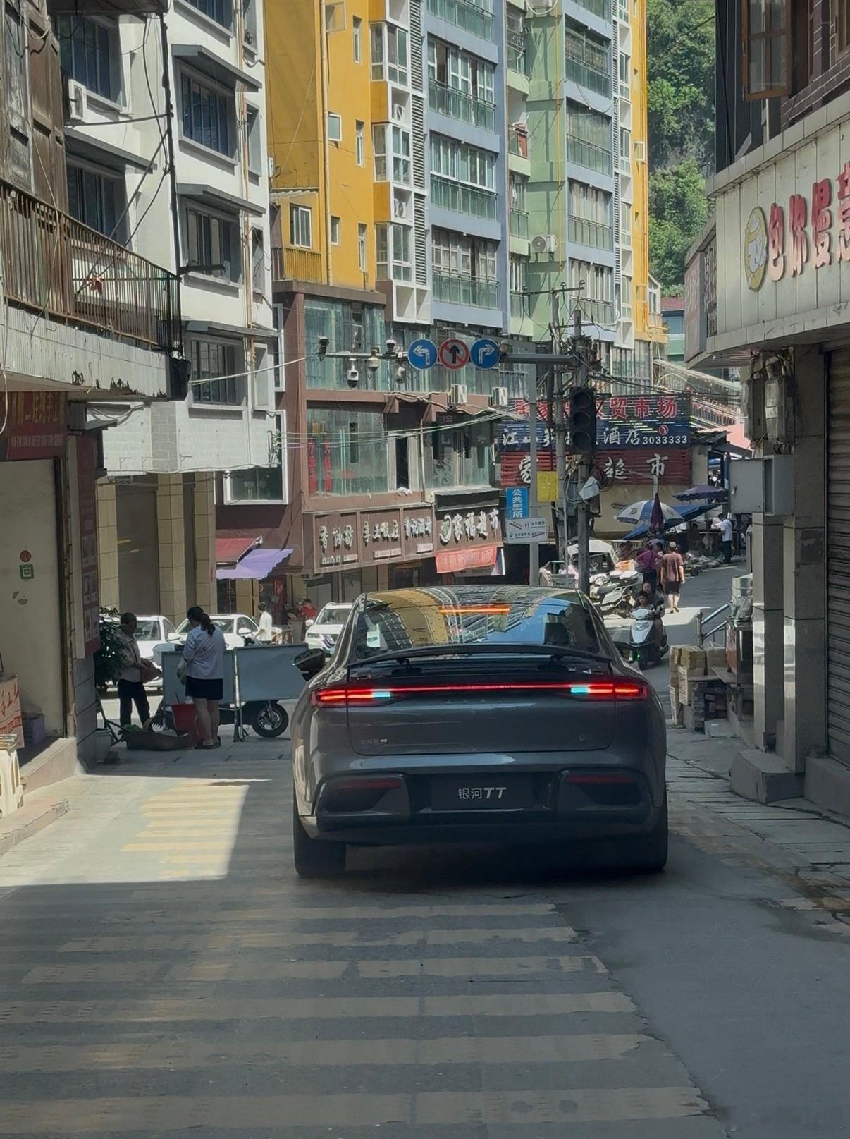 一线城市到底有多一线盐津这个“一线城市”，我是真没想到能这么一线两山夹一河，路窄