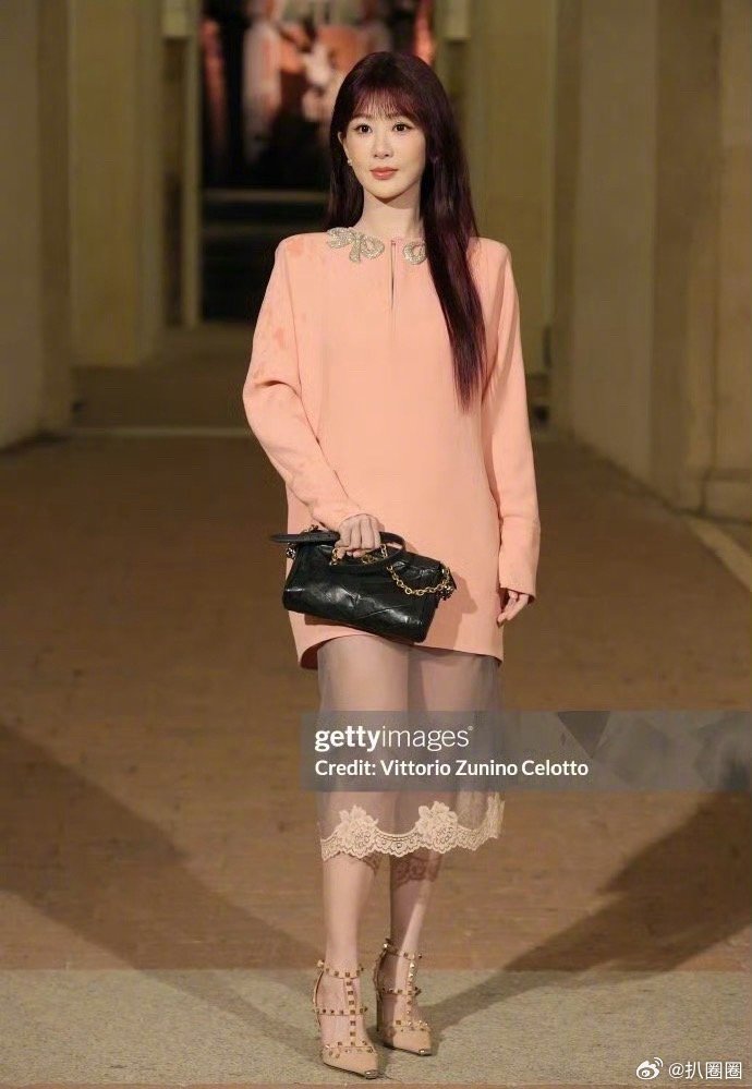 杨紫时装周G社生图，造型怎么样，能get到时尚感吗～ 