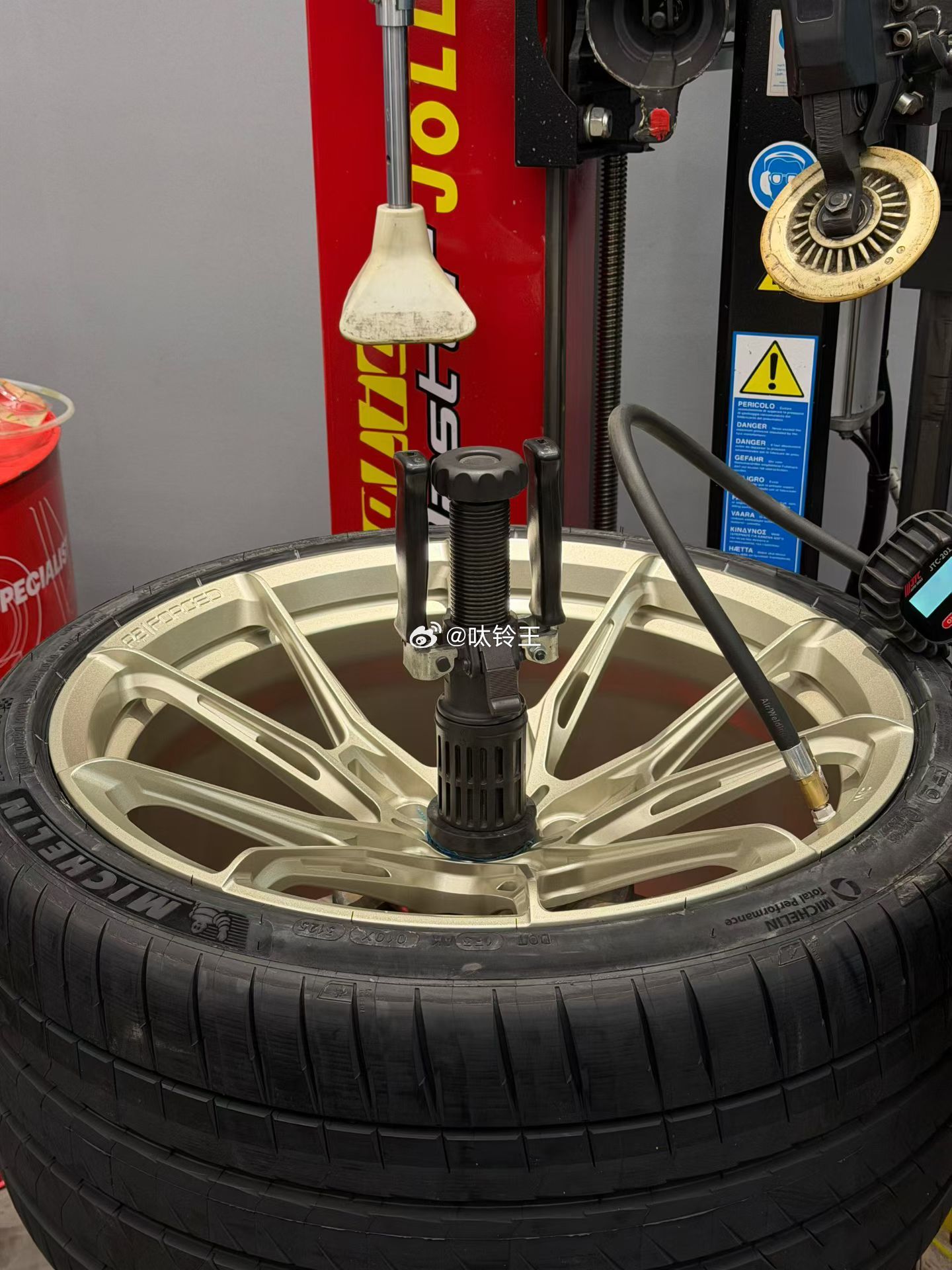 宝马g82定制深凹R2锻造轮毂 最近很出片 