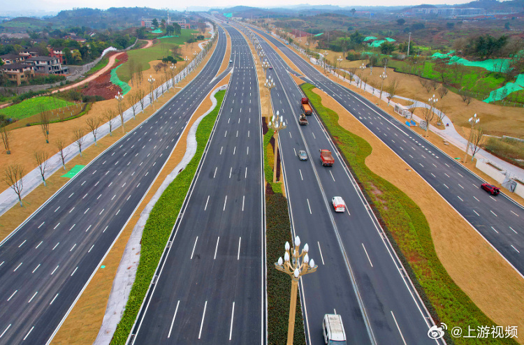 【山城地下“生命线”什么样？#重庆203公里城市综合管廊成型#】城市地下管线是保