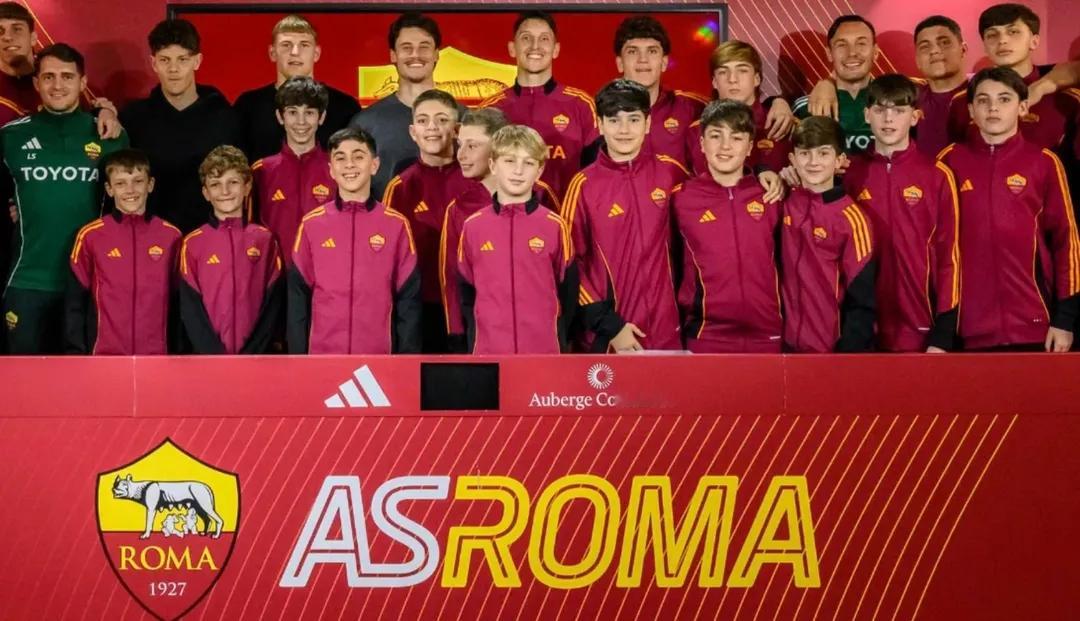 罗马从一线队到青训各级别梯队的所有门将在一起合了个影