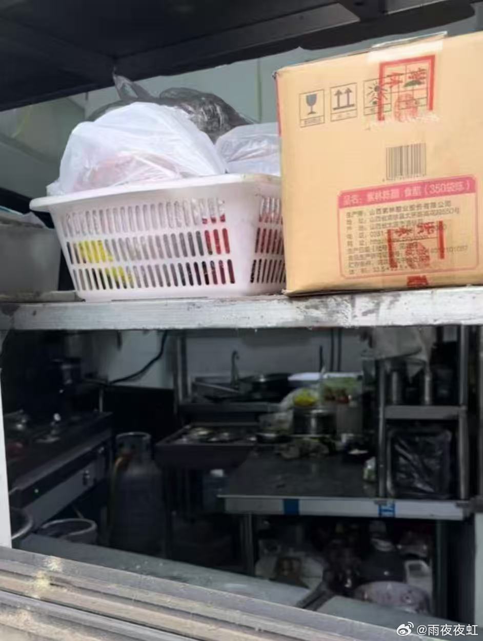 西安多地再现幽灵外卖 外卖平台光鲜店名背后，竟是藏在角落的黑作坊。幽灵外卖屡禁不