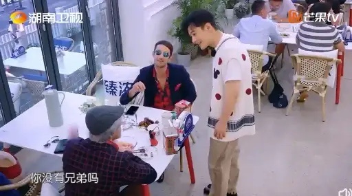 #外国老友对黄晓明说因为你让我认识中国# 这不是黄晓明的老朋友安德烈吗？节目组也