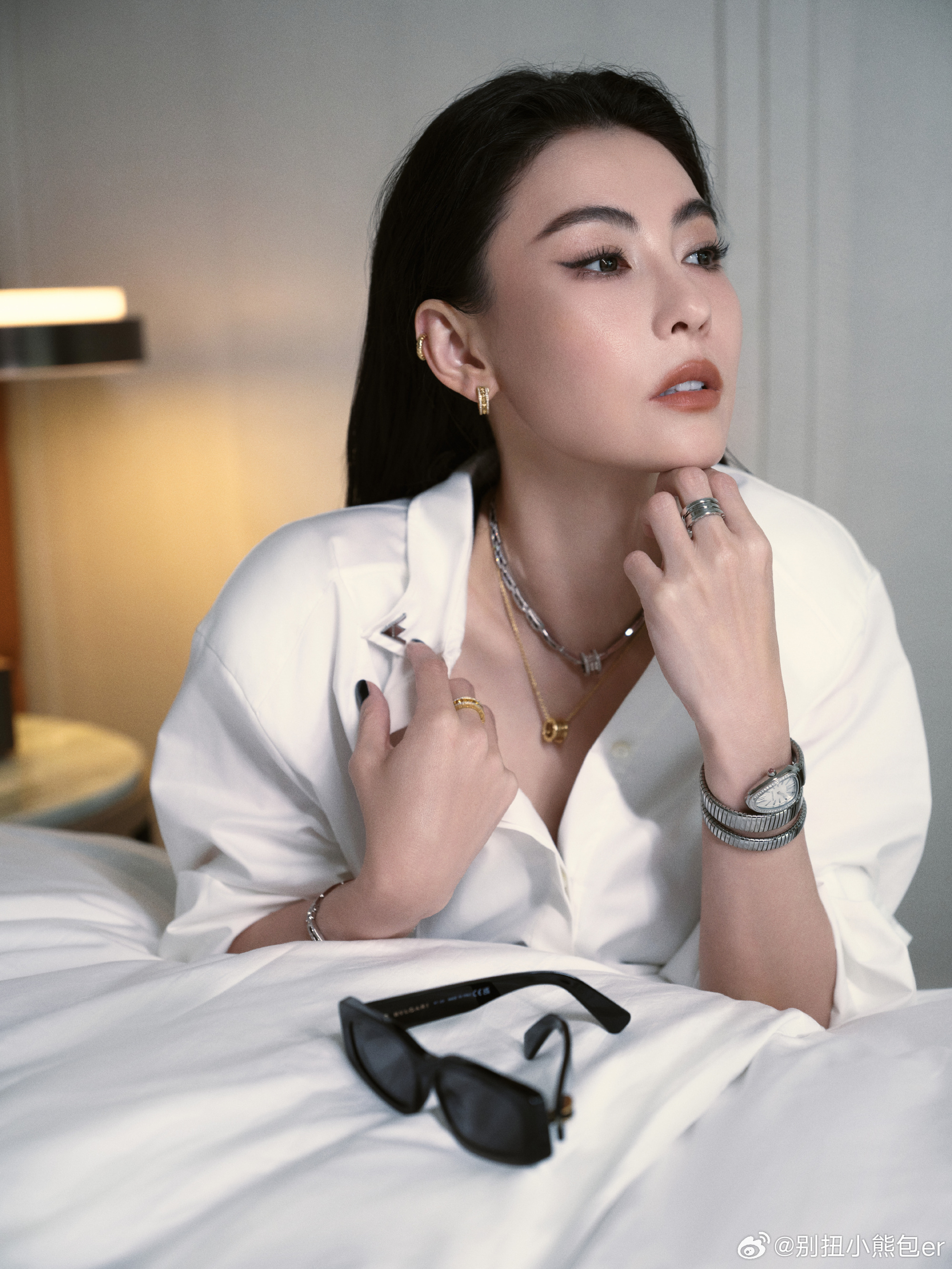 张柏芝线下活动状态超绝大光明造型轻松驾驭，素颜感也难掩优越骨相，头型规整好看，温