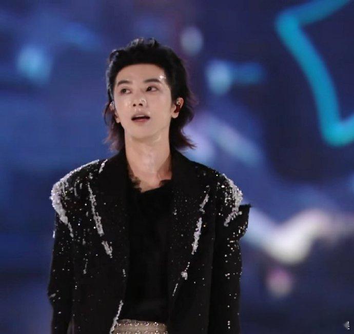 #华晨宇从烟火尘埃到银河篝火#有一说一，华晨宇在音乐上的实力跟造诣那是毋庸置疑的