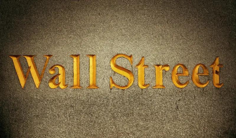 在这里，股票、债券、期货等各类金融产品交易频繁。每天，数以亿计的资金在不同的交易