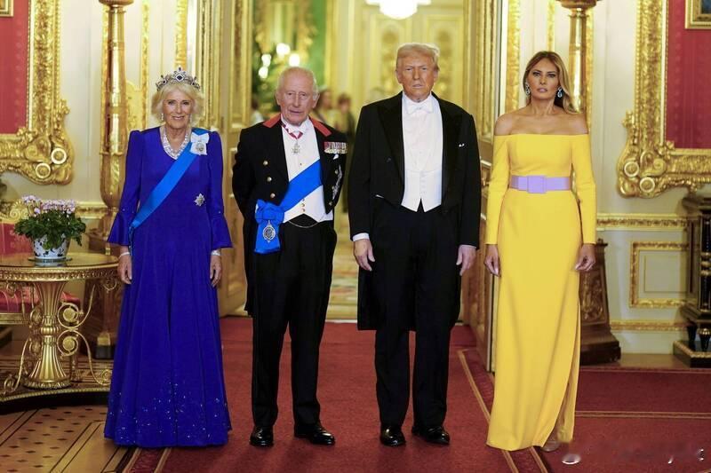 【内幕曝光！特朗普嫌颜色不对 英国花5万英镑更换美旗】海外新鲜事 上月，美国总统