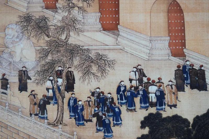 康熙非嫡非长，能继承皇位有诸多原因。清朝继承制度不同于汉族传统嫡长子继承制，有部