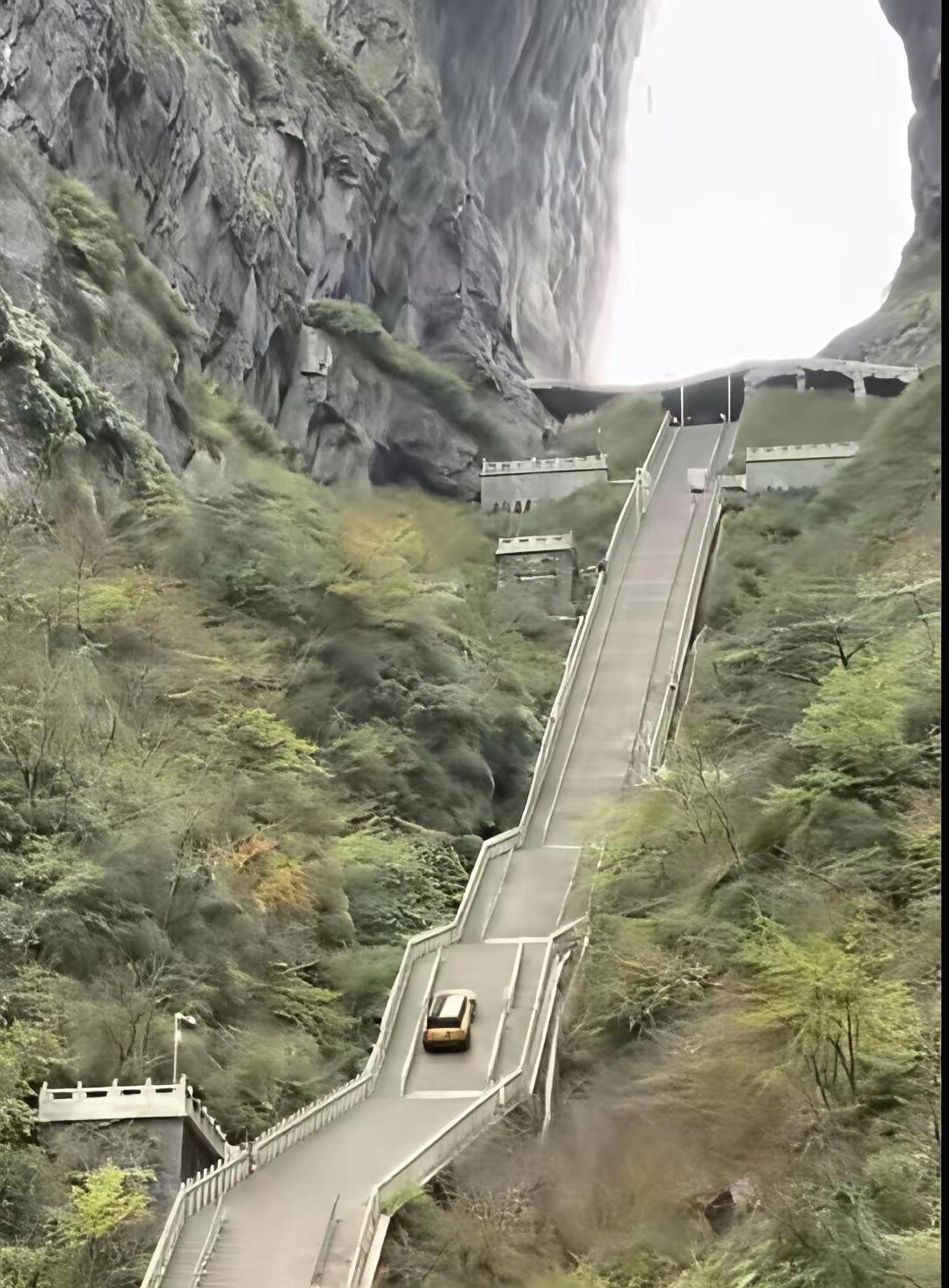 奇瑞，我就问一句：即使挑战成功，又有什么意义呢？
是让人这样去开车吗？
如何创新