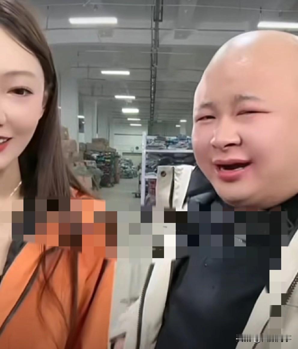 老狗怒诉前妻白雨，你没有资格指责佳希！

         下午老狗和佳希再卖货