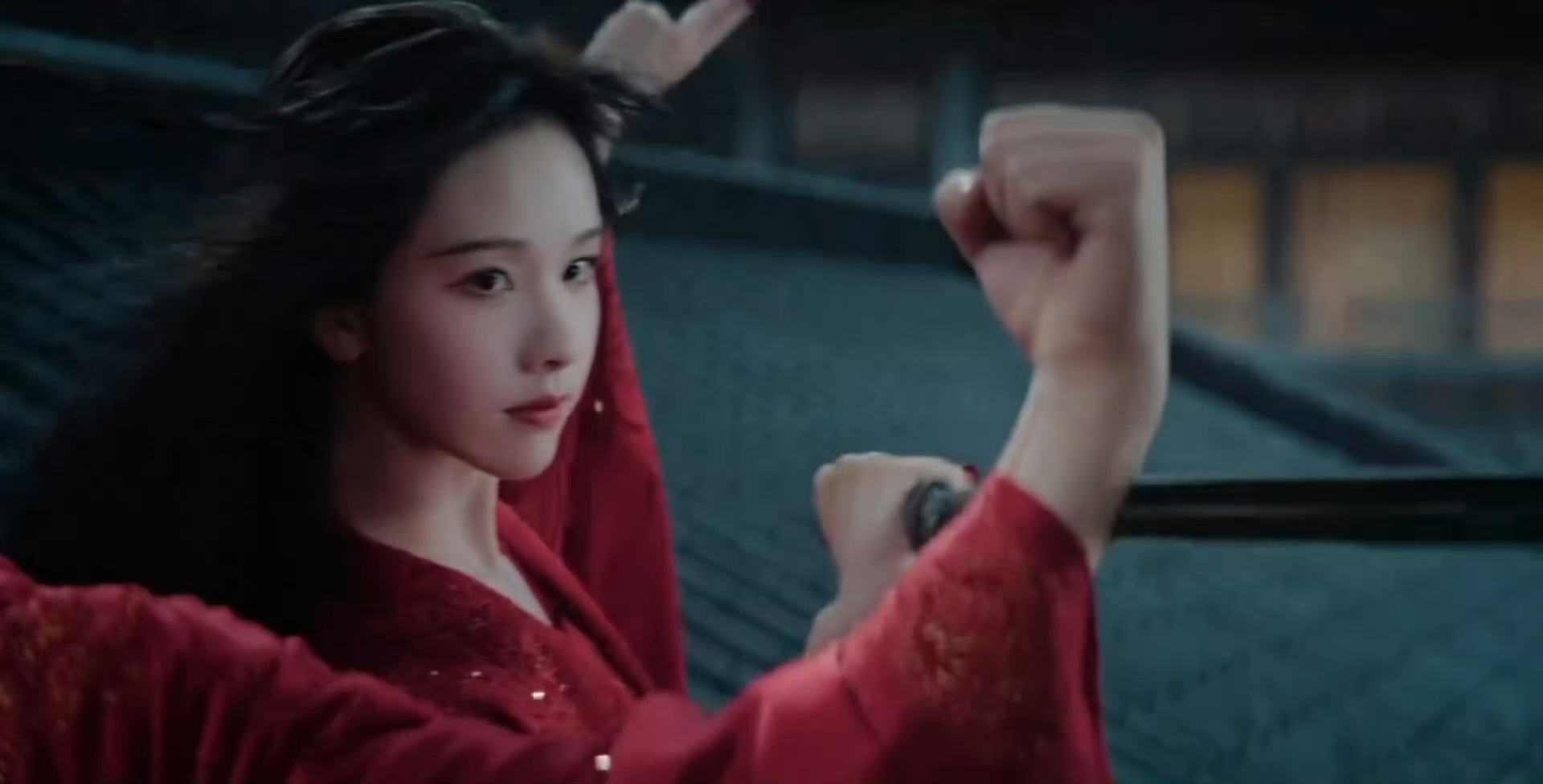 陈都灵人美到极致就会有种鬼感陈都灵的清冷破碎感太绝了，五官精致又疏离，气质空灵又