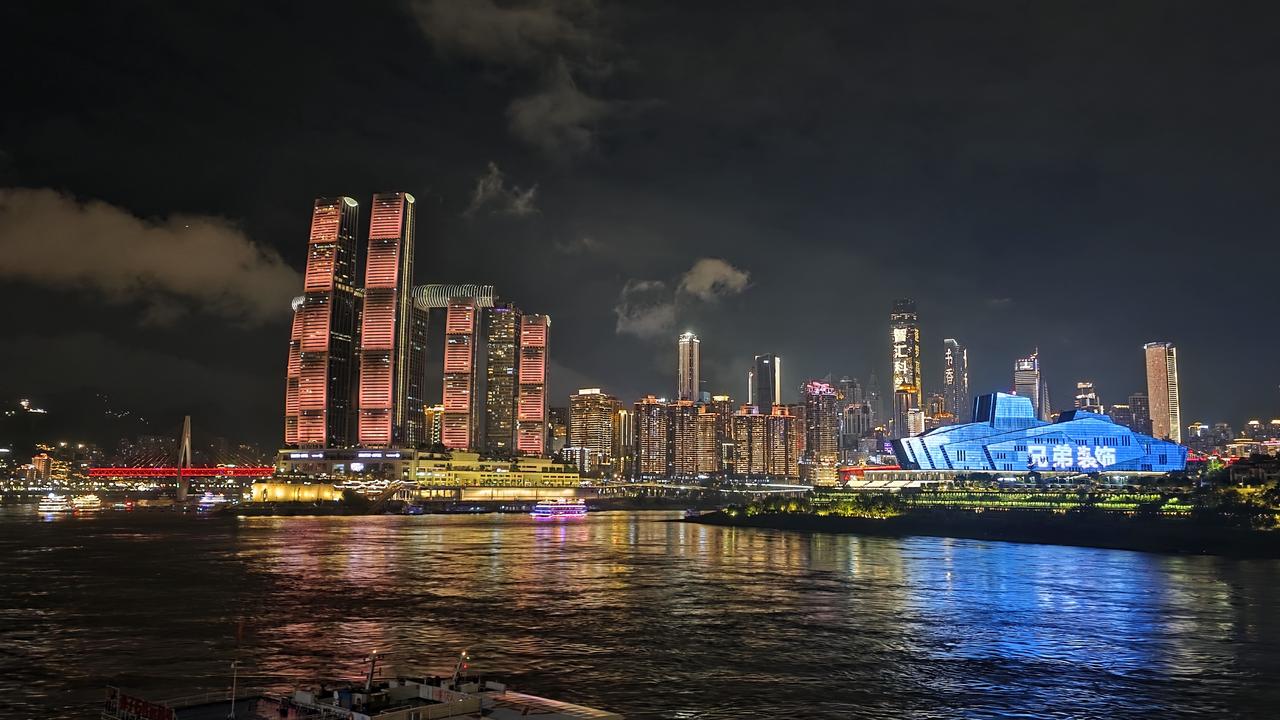 「打扑克五百五十五。爱呢」

网上有张快感排行榜。最高分五百五十五。

你扫一眼