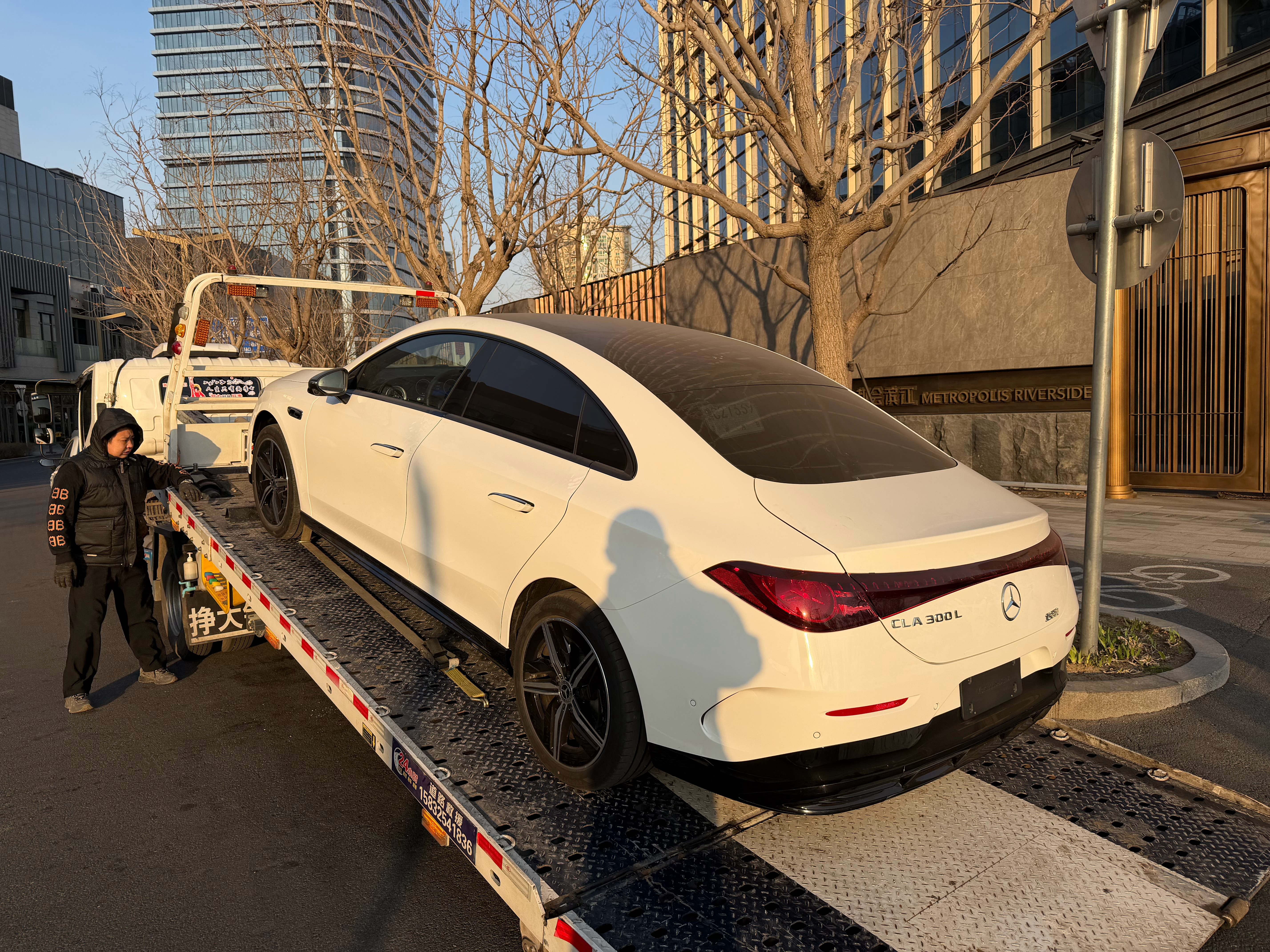 今天这才是无人驾驶在车里睡一觉～全新奔驰纯电cla