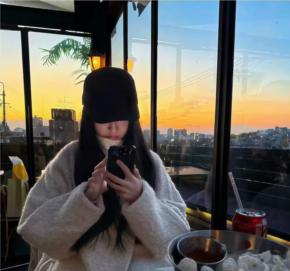 哭包小姐 展信佳 我依然坚信人生而独行。 