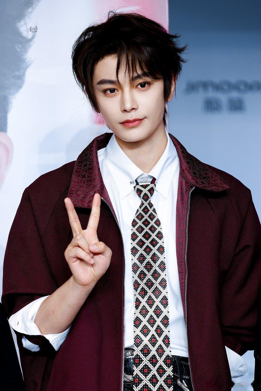 丁禹兮卫韫 dyx丁禹兮山河枕 我始终觉得，这个世界上最美好的事，不过是夏日傍晚