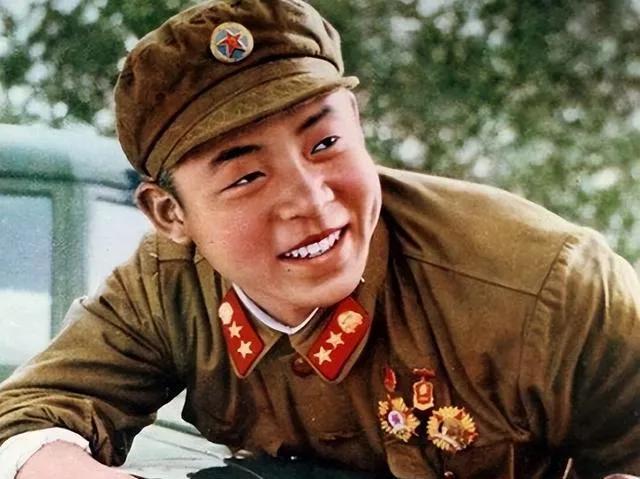 雷锋的兄弟姐妹结局如何？雷锋有一个哥哥和一个弟弟。1940年12月18日，雷锋出
